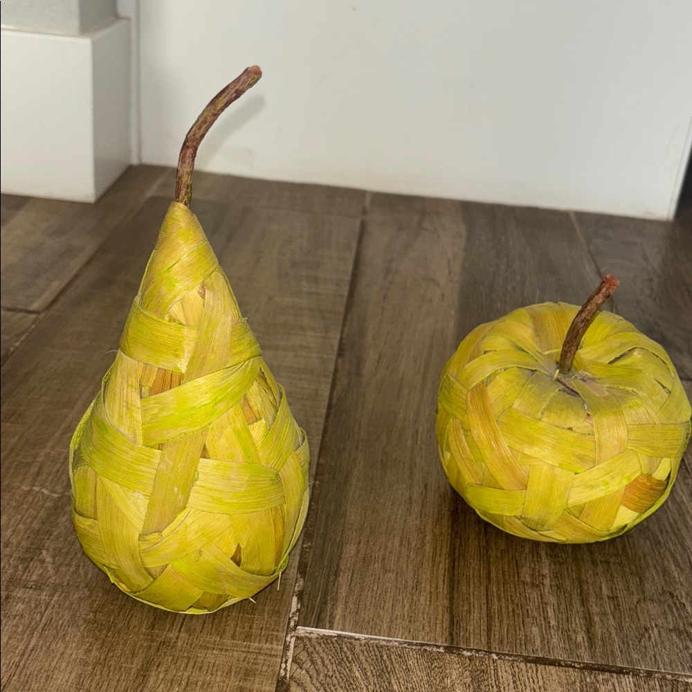 Vintage Rattan Palm Decorative Woven Pear& Apple Set